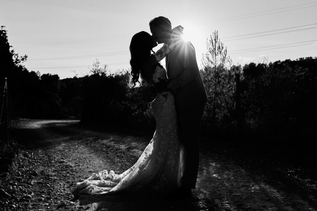 Black and white silhouette of the bride and groom kissing at sunset in Mallorca
